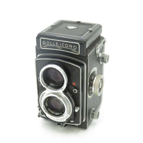 A vintage Rolleicord twin-lens reflex camera with two lenses and various dials on its side.