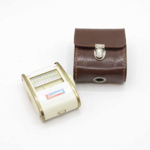 White Sixtomat light meter and brown leather case with metal clasp.