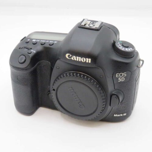 Camera Canon EOS 5D Mark III body.